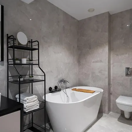 Celeste 2bdr Parking Apartamento Bucarest